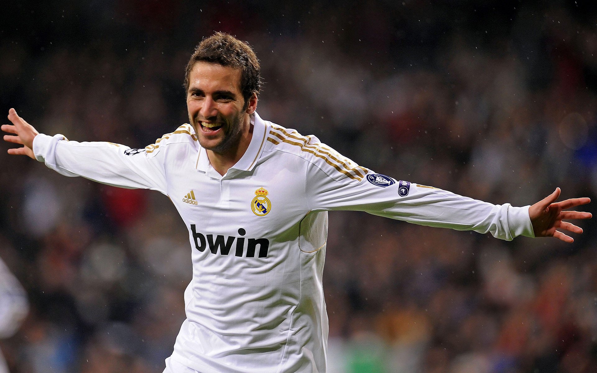 体育新闻中心通报运动装备自主品牌孵化支持计划,运动装备市场