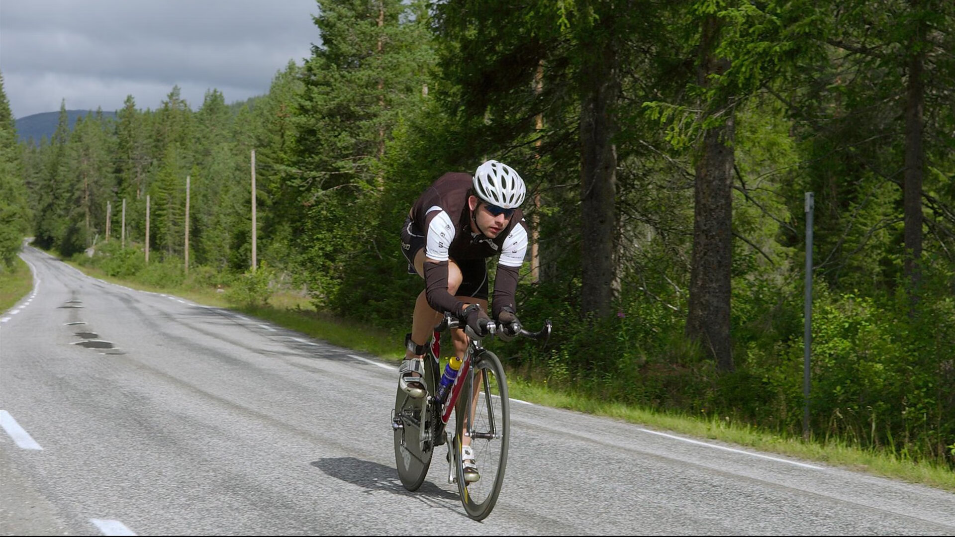 李恩：全黑队中场的灵魂人物，突破和防守兼备，李恩实比赛视频